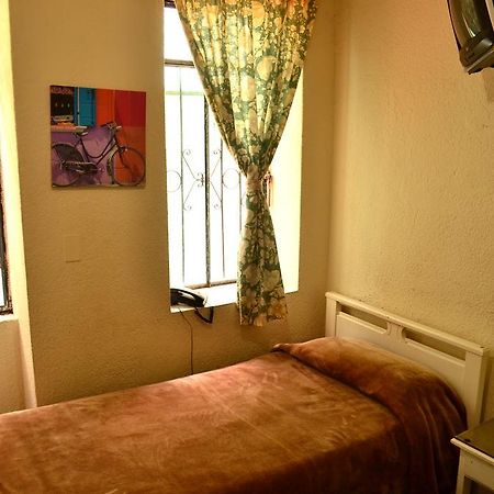 Hostal Loro Verde Quito Exteriör bild