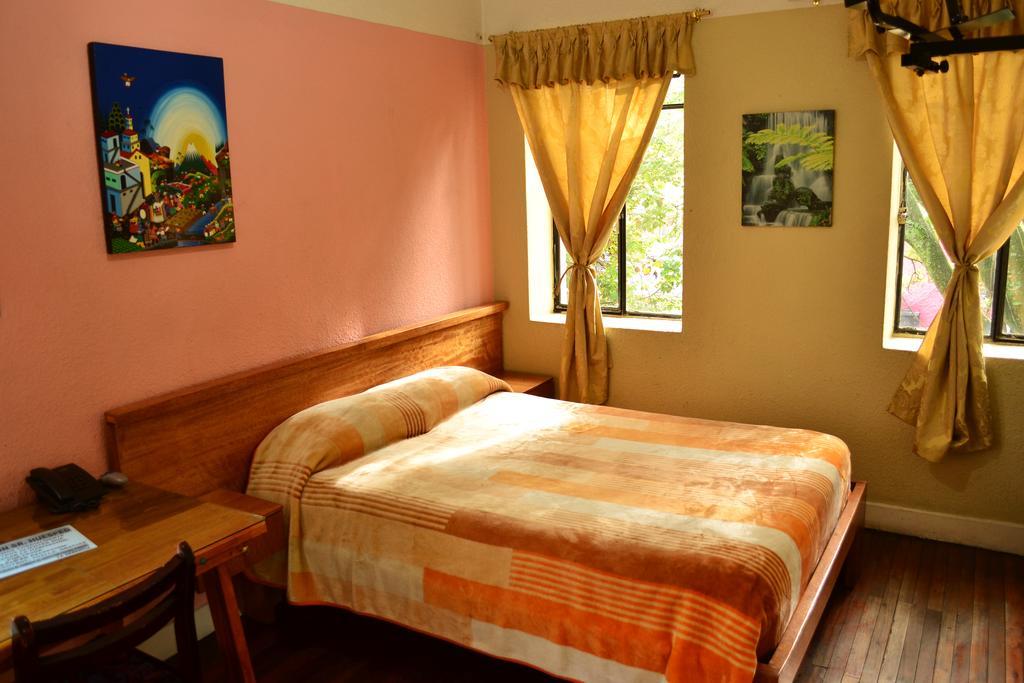Hostal Loro Verde Quito Exteriör bild